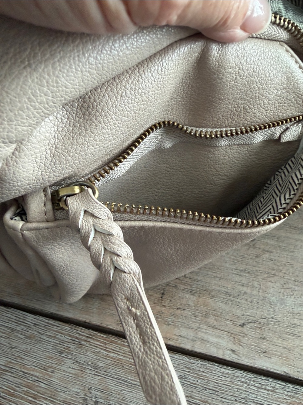 Urban Expressions Cream Leather Crossbody Sling Bag - Cream - Picture 6 of 6